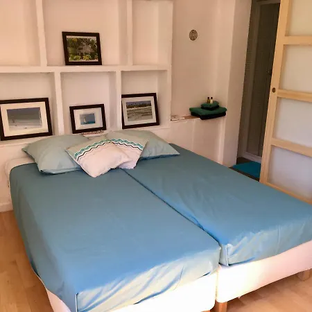 Bed,kitchen And Swimming Pool Esterel לינה וארוחת בוקר 2*