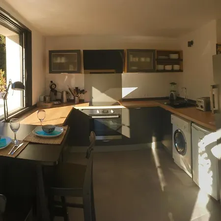 Bed,kitchen And Swimming Pool Esterel לינה וארוחת בוקר