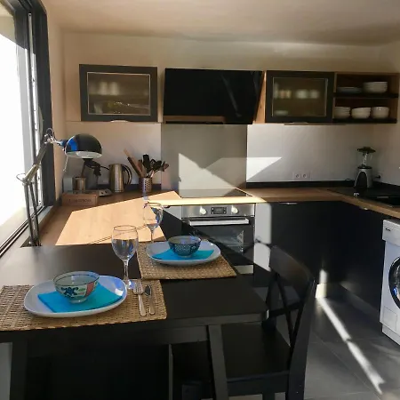 לינה וארוחת בוקר Bed,kitchen And Swimming Pool Esterel 2*