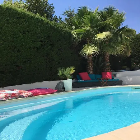 Bed,kitchen And Swimming Pool Esterel לינה וארוחת בוקר