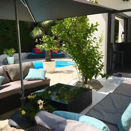 فندق مبيت وإفطار Bed,kitchen And Swimming Pool Esterel 2*