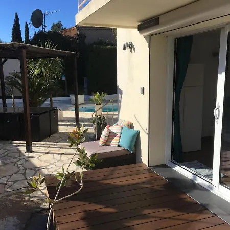 Bed,kitchen And Swimming Pool Esterel לינה וארוחת בוקר