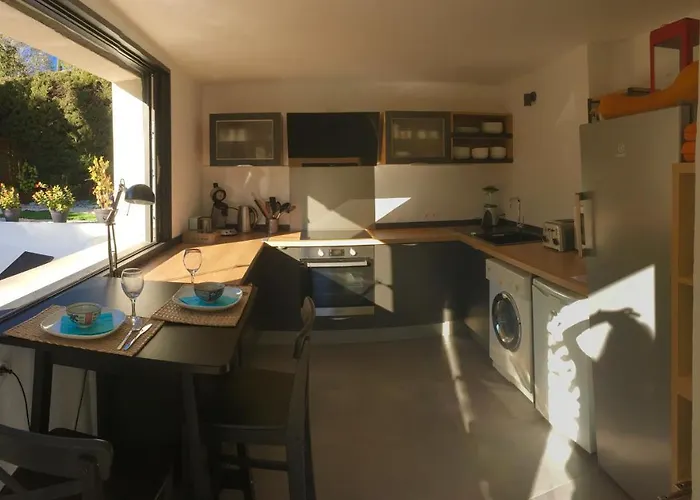 Bed,kitchen&swimming Pool Esterel Bed and breakfast