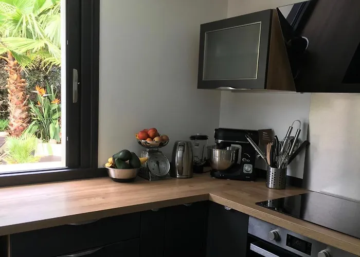 Bed,kitchen&swimming Pool Esterel Bed and breakfast 2*