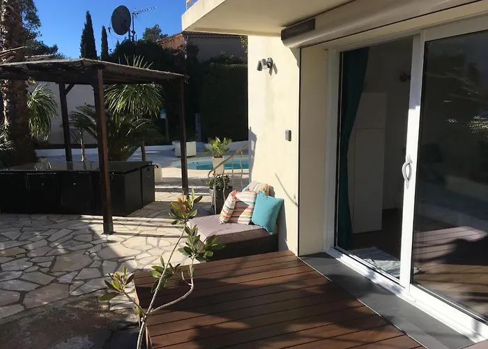 Bed,kitchen&swimming Pool Esterel Bed and breakfast
