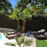 לינה וארוחת בוקר Bed,kitchen And Swimming Pool Esterel 2*