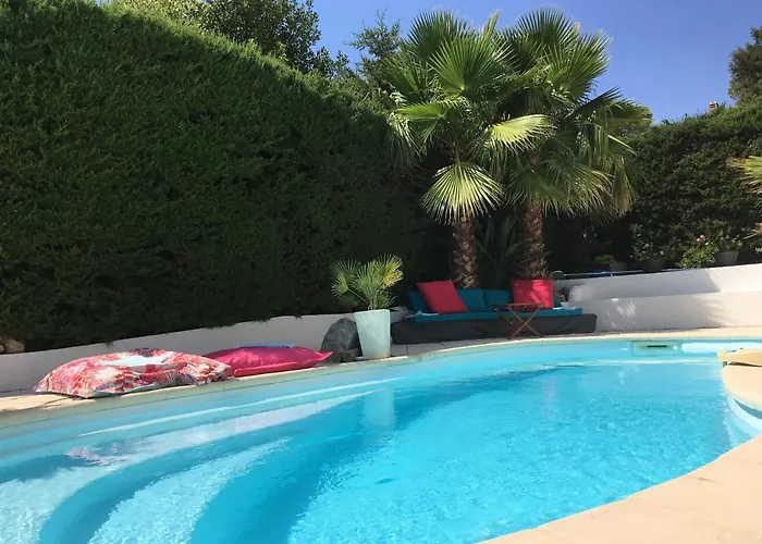 Bed,kitchen And Swimming Pool Esterel Oda ve Kahvaltı