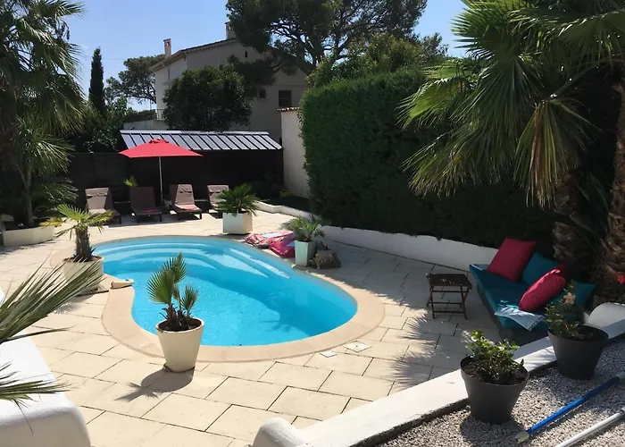 Bed,kitchen And Swimming Pool Esterel 2* Saint-Raphaël