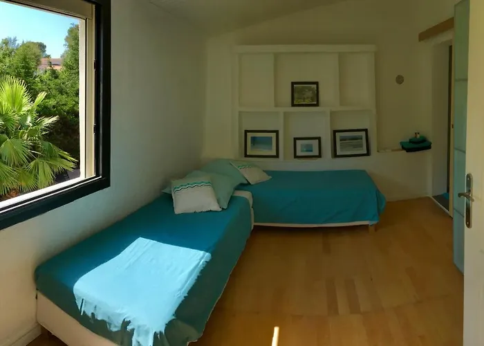 Bed,kitchen And Swimming Pool Esterel Oda ve Kahvaltı